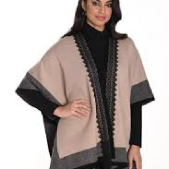 This beige/black poncho-style cardigan combines elegance by FRANK LYMAN
